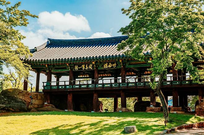 삼척의 상징적인 누각, 죽서루