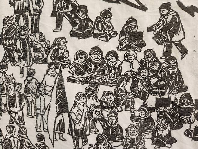 12·3 불법 계엄 이후 광장에 나온 시민들의 모습을 동아시아 에코토피아가 판화로 표현한 그림 중 일부. 이혜리 기자