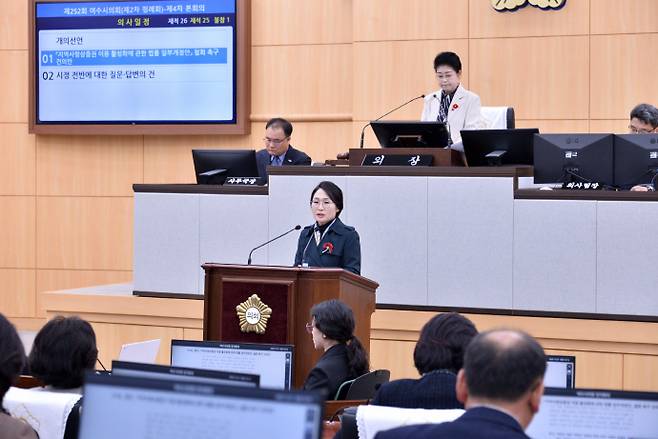 민덕희 여수시의원이 '지역사랑상품권 이용 활성화에 관한 법률 일부개정안 철회 촉구 건의안'을 발의했다. /여수시의회 제공