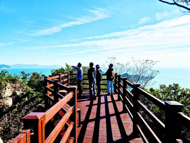 재정비된 통영시 연화도 생태탐방로./통영시/