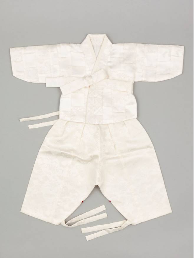 남자아이 백일옷. (사진=국립민속박물관)