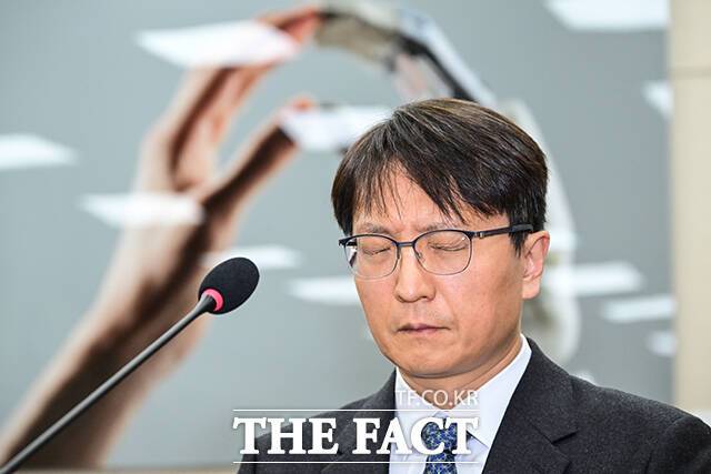 박대준 쿠팡 대표이사가 2일 오후 서울 여의도 국회 과학기술정보방송통신위원회에서 열린 쿠팡 침해사고 관련 현안 질의에 출석해 눈을 감고 있다. /국회=남윤호 기자