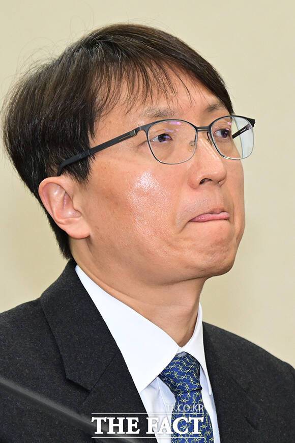 여야의 쏟아지는 질타에 난감한 박대준 쿠팡 대표이사.