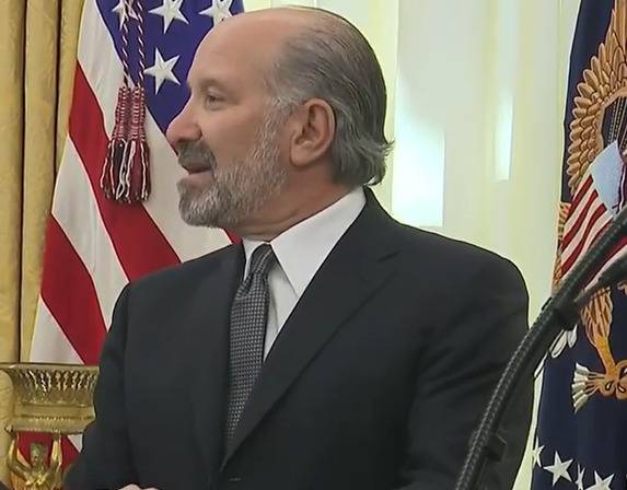 하워드 러트닉 미국 상무부 장관이 1일(현지 시간) 자동차를 포함한 한국산 수입품에 대한 일반 관세율 15%를 11월 1일부터 소급 적용할 것이라고 확인했다.