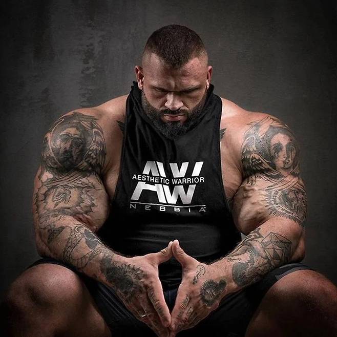 벨라루스의 보디빌더 일리야 예핌추크의 모습. 하루 1만6500Kcal를 섭취하다 심장마비로 사망했다.