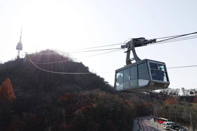 2일 서울 남산 케이블카가 운행하고 있다. 연합뉴스