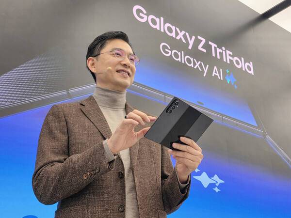 ‘갤럭시 Z 트라이폴드’ 미디어 행사에서 삼성전자 한국총괄장 임성택 부사장이 환영 인사를 하고 있다. 삼성전자 제공