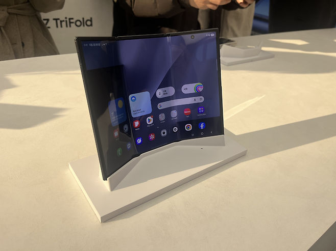 3단 폴더블 스마트폰 ‘갤럭시 Z 트라이폴드’ [안서진 기자]