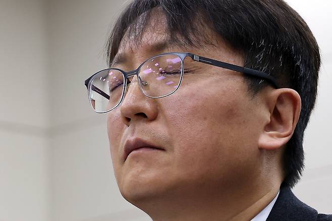 박대준 쿠팡 대표이사가 2일 서울 여의도 국회에서 열린 과학기술정보방송통신위원회의 쿠팡 개인정보 유출 사고 관련 현안질의에 출석해 의원들 질의를 받으며 생각에 잠겨 있다. [연합]