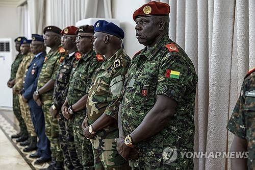 11월 29일(현지시간) 새로 구성된 기니비사우 군정 내각 [AFP 연합뉴스 재판매 및 DB 금지]