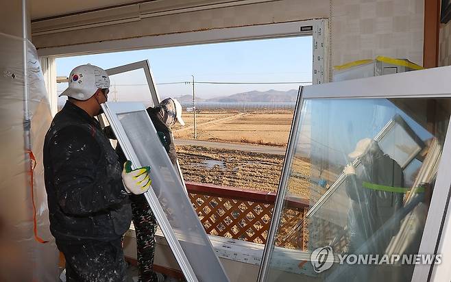 강화군 소음피해 주택 방음창 설치 [연합뉴스 자료사진]