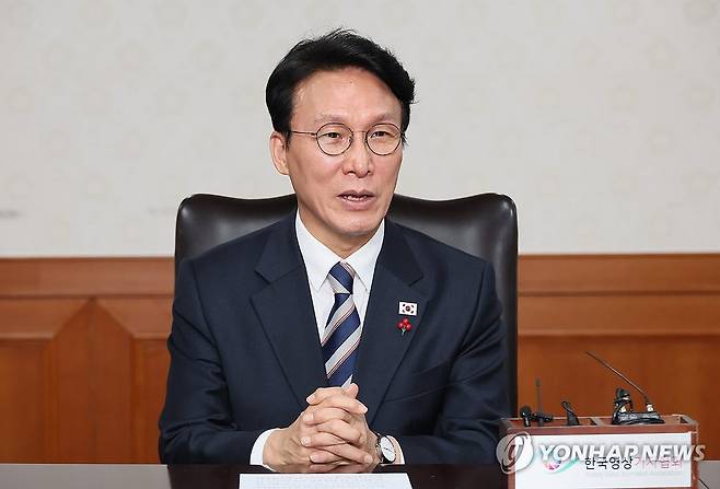 발언하는 김민석 국무총리 (서울=연합뉴스) 이정훈 기자 = 김민석 국무총리가 2일 서울 종로구 정부서울청사에서 열린 생활폐기물 직매립 금지 관련 업무협약 체결식에서 발언하고 있다. 2025.12.2 uwg806@yna.co.kr