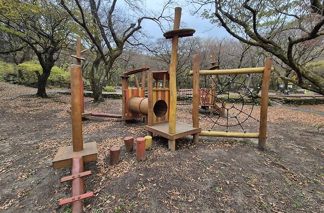 관음사 야영장 어린이 놀이터 / 사진=제주도