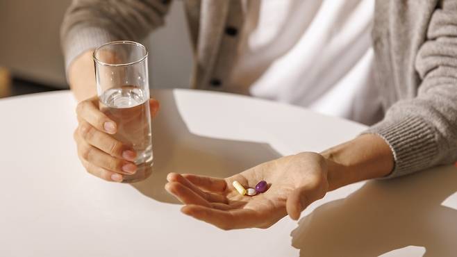 연령과 생활습관에 따라 필요한 영양소가 다른 만큼, 영양제 선택에는 개인 맞춤 전략이 필요하다｜출처: 클립아트코리아