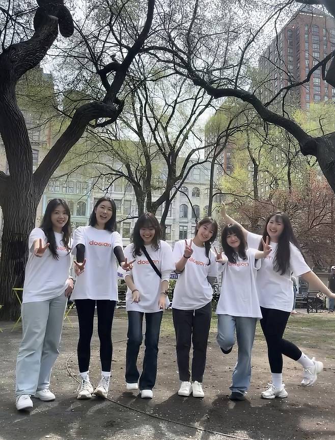 총괄 김희혜를 중심으로 부총괄 김세빈, 소셜미디어 윤나원, 촬영 최유리·주예은, 디자인 박민정·임예진·변하윤·김수현이 참여했다. 사진=다시온 제공