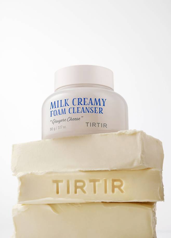 밀크 크리미 폼클렌저, 2만2천원, Tirtir.