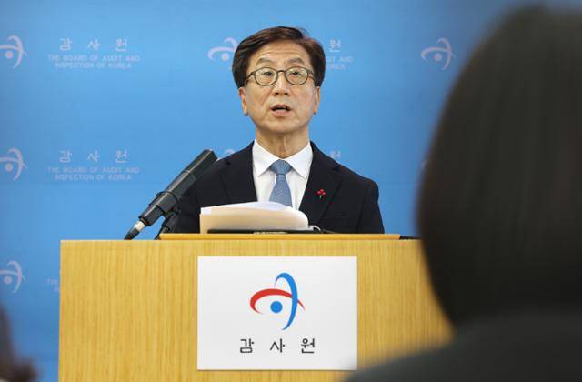 김인회 감사원장 권한대행이 3일 서울 종로구 감사원에서 운영쇄신 TF 제도개선 방안 등 종합 결과를 발표하고 있다. 연합뉴스