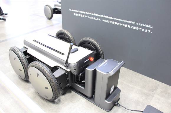 충전 중인 '모베드(MobED) 프로(Pro)' 모델. [사진=현대자동차그룹]