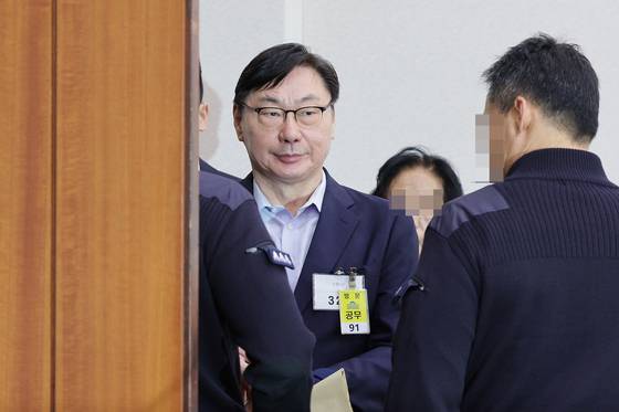 이화영 전 경기도 평화부지사가 지난 10월 23일 서울 여의도 국회 법제사법위원회에서 열린 서울고등검찰청·서울중앙지방검찰청 등에 대한 국정감사에 출석하고 있다. 뉴스1