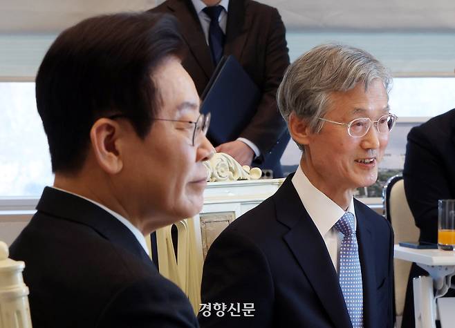 조희대 대법원장이 3일 용산 대통령실에서 이재명 대통령이 참석한 가운데 열린 5부 요인 초청 오찬 간담회에서 발언하고 있다. 김창길 기자