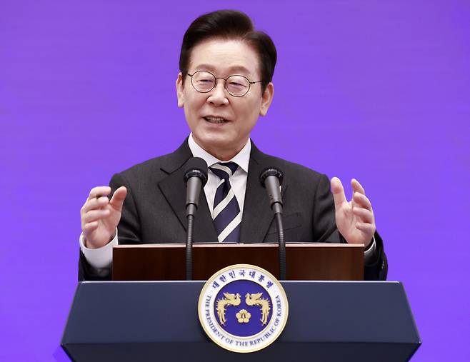 외신 기자회견, 질문에 답하는 이재명 대통령  [대통령실통신사진기자단]
