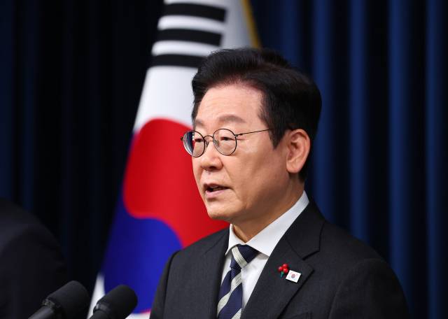 ▲이재명 대통령이 12·3 비상계엄 사태 1주년인 3일 용산 대통령실에서 '빛의 혁명 1주년 대국민 특별성명'을 발표하고 있다. ⓒ연합뉴스