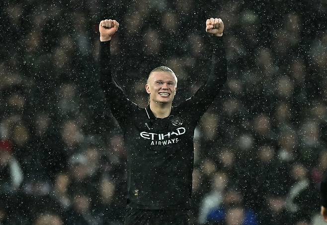 홀란이 3일 EPL 통산1 100호골을 넣은 뒤 기뻐하고 있다. AFP