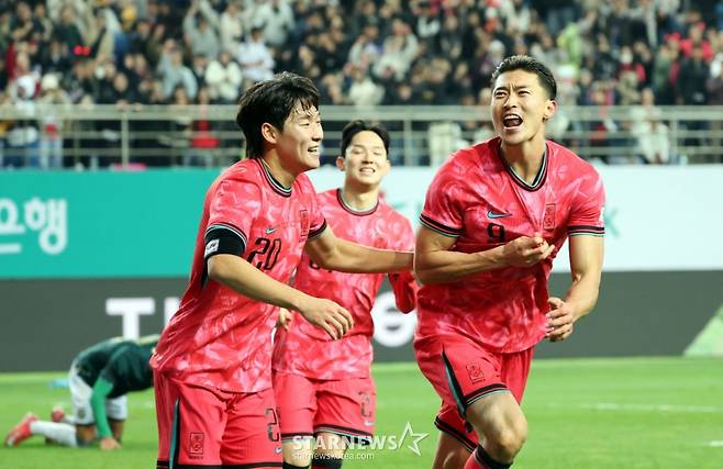 후반 손흥민 대신에 투입된 조규성이 14일 대전월드컵경기장에서 열린 대한민국축구대표팀과 볼리비아(FIFA 랭킹 76위)와의 친선경기에서 후반전 골을 성공시킨후 세상을 다 가진듯 자축하고 있다. /사진=강영조 선임기자