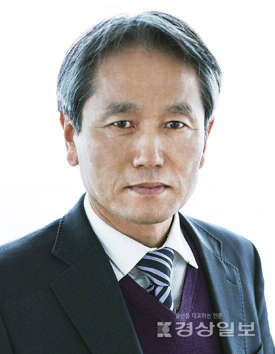 ▲ 울산의 대표적 산업사진작가인 조춘만(사진)