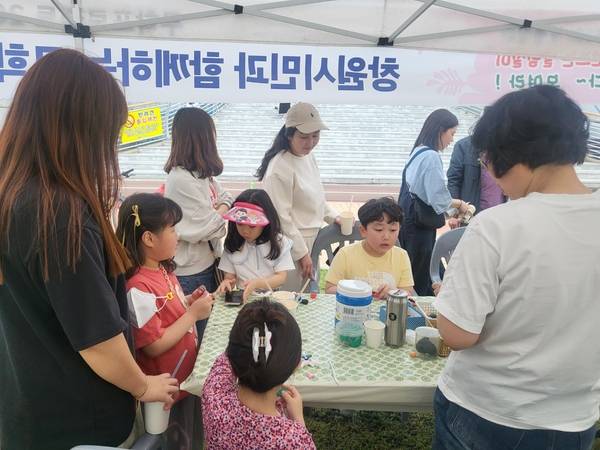 2024년 열린 '창원시민과 함께하는 무학화가협회 공감전' 모습. /무학화가협회