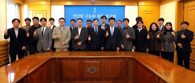 계명대학교가 최근 국내 대학 최초로 캠퍼스 전 영역에 SDN 기반 전산망을 구축했다. 사진은 전산망 고도화 완료 보고회의 모습. /계명대학교 제공