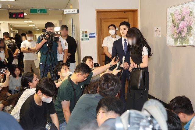 2023년 6월 부산 연제구 부산고등법원에서 열린 '부산 돌려차기 사건' 항소심에서 피해자가 인터뷰를 하고 있다. 부산일보DB