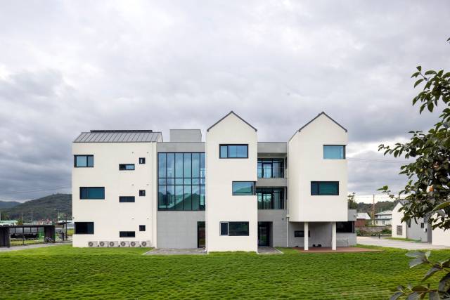 하동군 농업근로자 기숙사 전경.