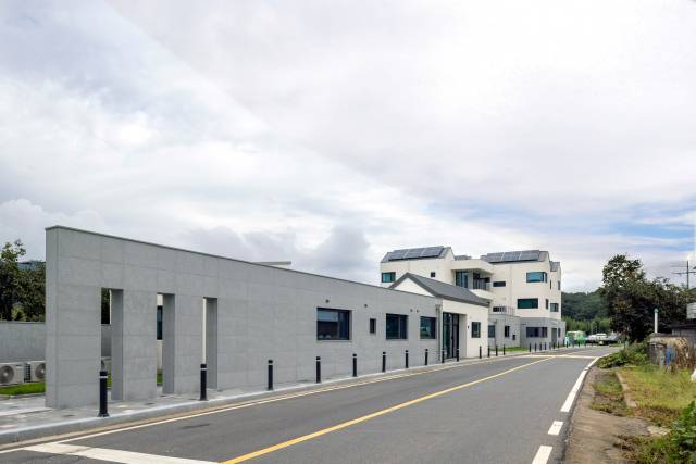 하동군 농업근로자 기숙사 전경.