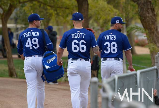 (올 시즌을 앞두고 다저스가 영입한 마무리 자원 태너 스캇(가운데)과 커비 예이츠(오른쪽))