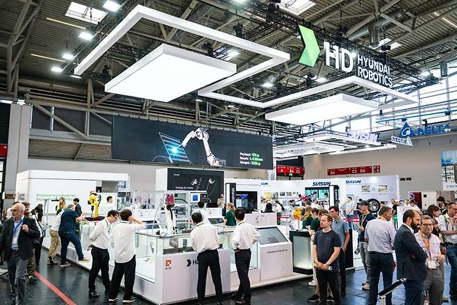 HD현대로보틱스가 24일(현지시간)부터 나흘간 참가한 독일 뮌헨에서 개최되는 글로벌 최대 규모의 로봇 산업 박람회인 '오토매티카(AUTOMATICA) 2025' 전경. HD현대로보틱스 제공