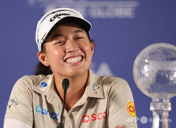 2025년 미국여자프로골프(LPGA) 투어 2025시즌 최종전 CME그룹 투어 챔피언십 우승을 차지한 세계랭킹 1위 지노 티띠꾼(태국)이 인터뷰하는 모습이다. 사진제공=ⓒAFPBBNews = News1 (사진을 무단으로 사용하지 마십시오.)