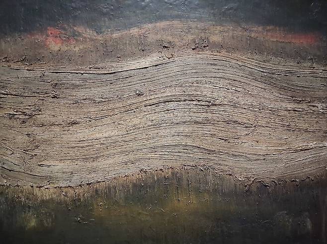 김창열 작가의 1967년 작 아크릴그림 ‘제사’ 연작의 세부. 청년기 겪은 한국전쟁의 광풍 같은 기억들을 마구 쓸고 지나가는 붓질 흔적으로 담아낸 작품이다. 노형석 기자