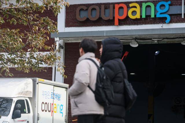국내 이커머스 1위 업체 쿠팡에서 약 3,370만 건에 이르는 대규모 개인정보가 유출된 가운데 2일 서울 시내 한 쿠팡 물류센터의 모습. 연합뉴스