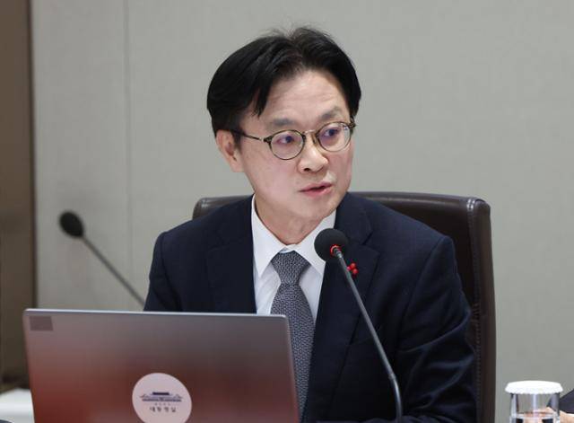 김정관 산업부장관이 2일 서울 용산 대통령실에서 이재명 대통령 주재로 열린 제52회 국무회의에서 발언하고 있다. 왕태석 선임기자