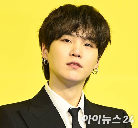 지난 2021년 방탄소년단(BTS) 새 디지털 싱글 'Butter' 발매 기념 글로벌 기자간담회가 서울 송파구 방이동 올림픽공원 올림픽홀에서 열렸다. 방탄소년단 슈가가 포토타임을 갖고 있다. [사진=정소희 기자]