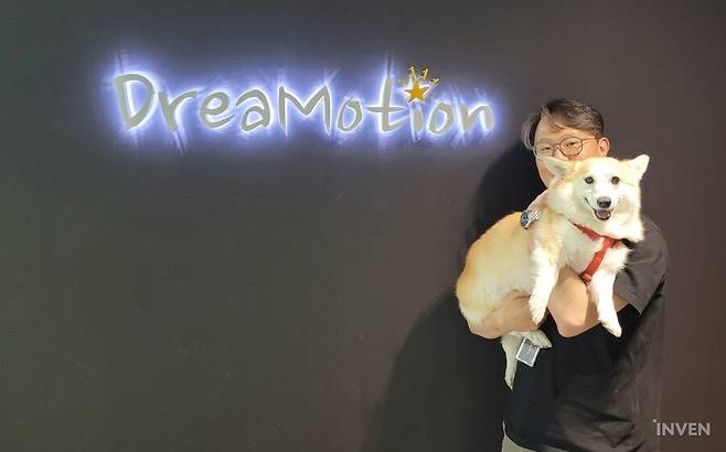 ▲ 드림모션 이준영 대표와 봉구