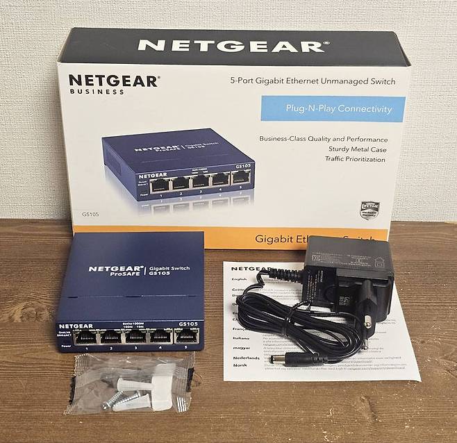 넷기어 GS105v5 제품 패키지 구성 / 출처=IT동아