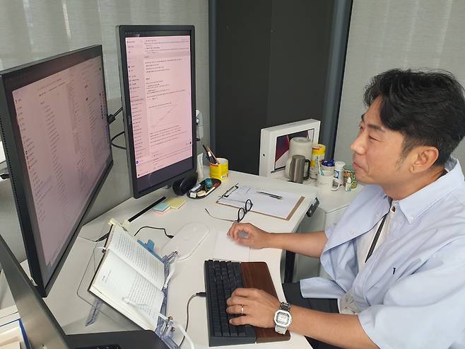 채희선 이사가 맥스게이지 제품 관련 분석을 하고 있다. 윤현주 기자