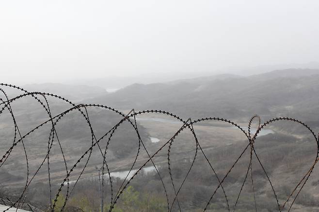 The Imjin River flows southward from beyond the demilitarized zone (DMZ). [JOONGANG ILBO]