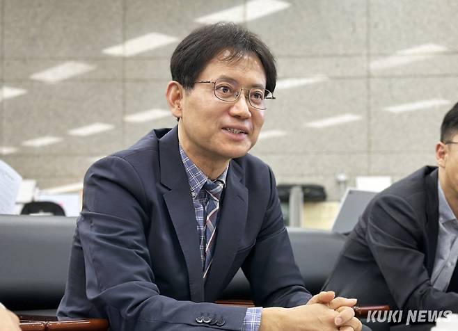 박진환 지식재산처 지식재산분쟁대응국장이 25일 정부대전청사 기자실에서 지식재산 분쟁 예방·대응 강화정책에 대해 설명하고 있다. 이재형 기자