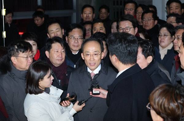 ▲추경호 국민의힘 의원이 3일 새벽 내란중요임무종사 혐의로 청구된 구속영장 심사결과 기각 결정을 받고 입장을 밝히고 있다. ⓒ연합뉴스