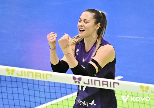 팬투표를 통해 김백화라는 한국 이름을 얻은 레베카는 귀화에 관심을 드러냈다. 사진 제공= KOVO