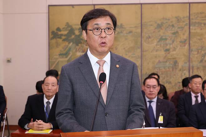 최휘영 문화체육관광부 장관이 지난달 서울 여의도 국회에서 열린 문화체육관광위원회 전체회의에서 2026년도 예산안 관련 제안설명을 하고 있다. [연합]