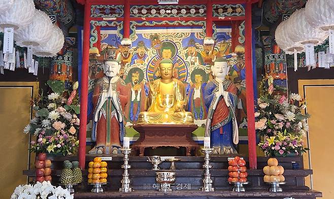 신흥사 명부전 목조지장보살삼존상